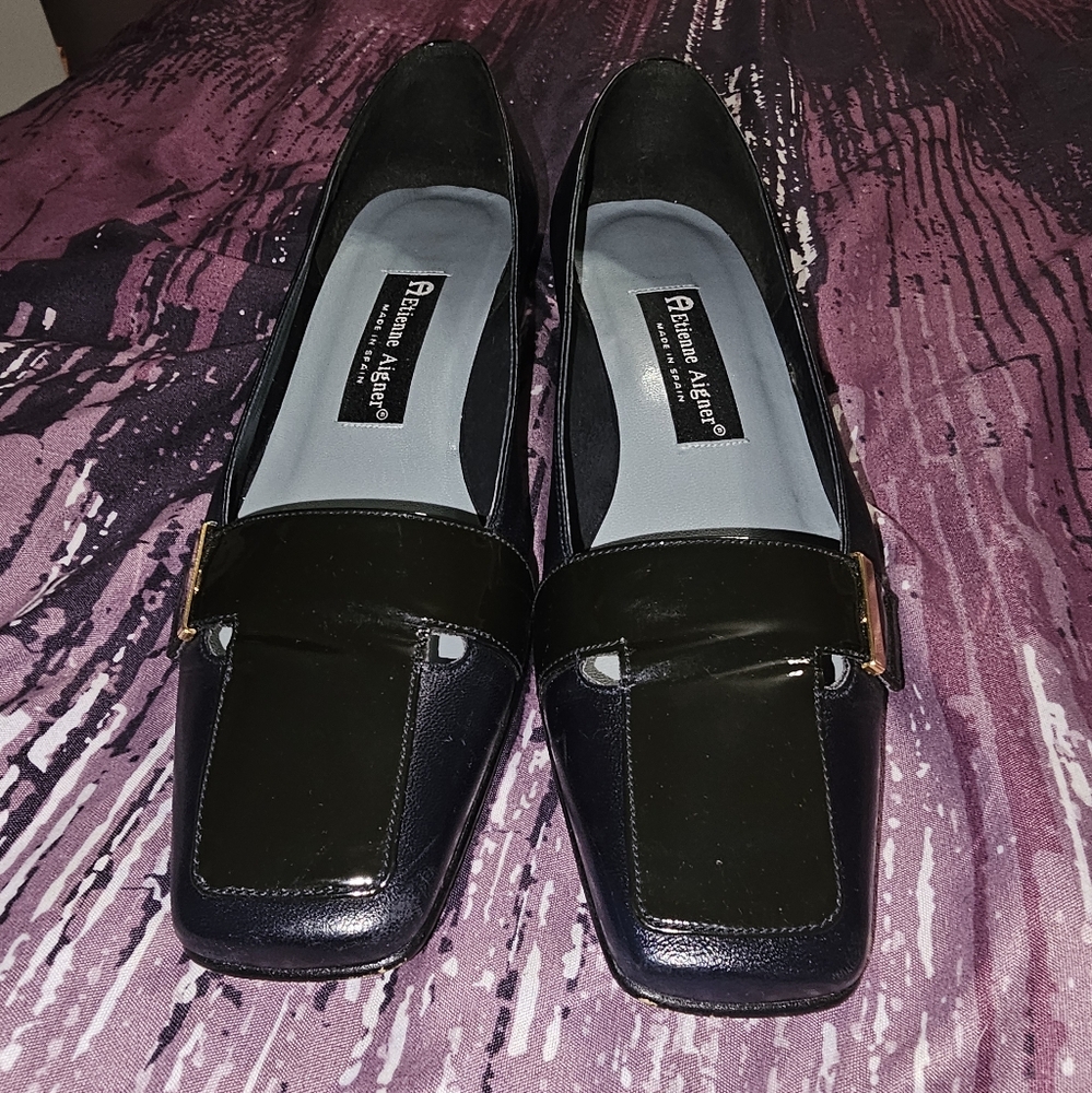 Ladies flat dress shoes
